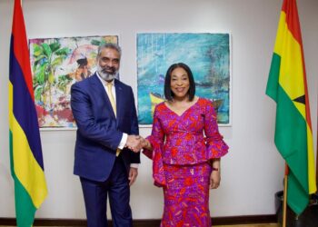 Ayorkor Botchwey Calls for Increased Intra-Commonwealth Trade at Meeting with Mauritian Leaders