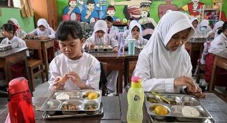 Over 1,000 children fall ill from free school lunches in Indonesia